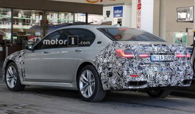 动力升级/外观进化 曝新款宝马7系谍照
