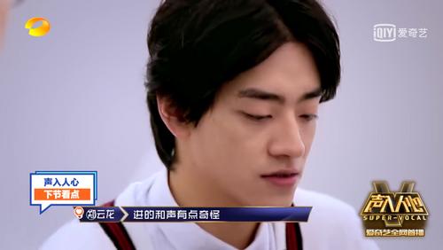 郑云龙节目遇“神奇搭档”表情内涵丰富