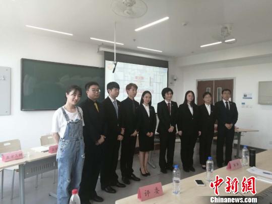 辩论现场。 张文龙 摄