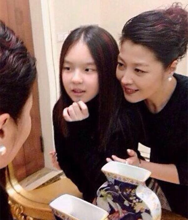 毕福剑19岁女儿近照曝光 被嘲笑太丑李咏女儿躺枪