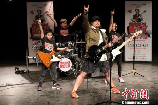 音乐剧之父韦伯,作品《摇滚学校》释放孩子能量