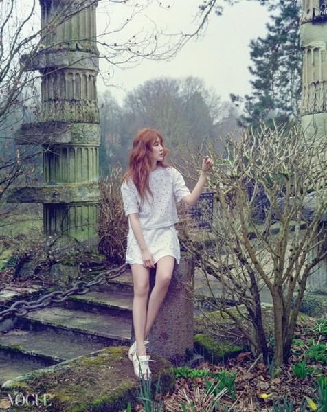 尹恩惠时尚写真公开 颠覆形象展梦幻美(组图)