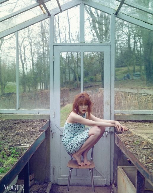 尹恩惠时尚写真公开 颠覆形象展梦幻美(组图)