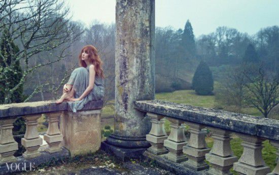 尹恩惠时尚写真公开 颠覆形象展梦幻美(组图)