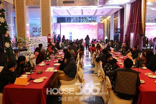 绿地圣诞晚宴暨颁奖典礼浓情上演(365地产家居网 王琼/摄)
