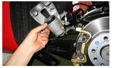 刹车油怎么选?优信二手车带您认识好的刹车油