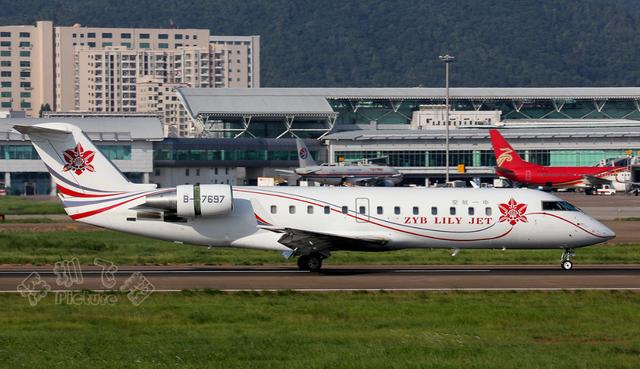 ���ڲ��ָ����˶�˽�˷ɻ� �Ա�ɽЧӦ������