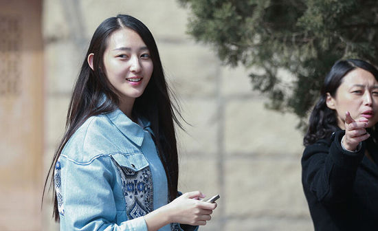 17���տ���Ů���ߺ� ����̫������������ͬ��