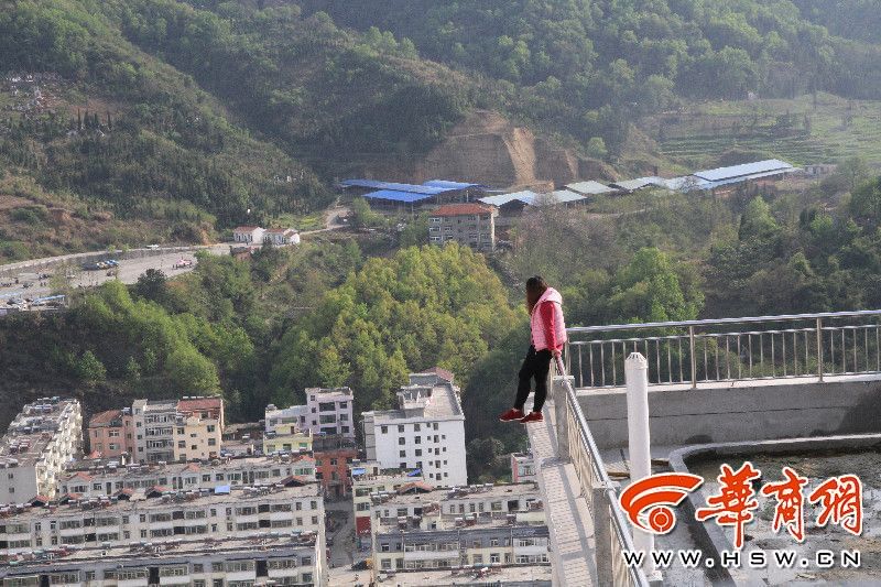 Ů������32¥����ǰһĻ