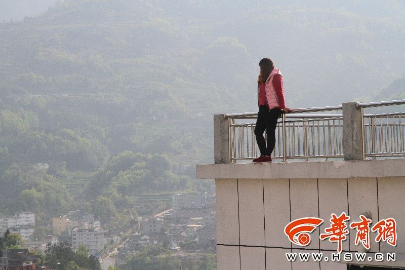 Ů������32¥����ǰһĻ