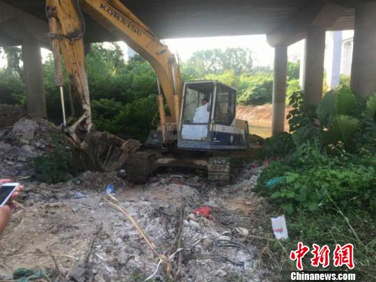 ���ݻ�����ʨ������ͷ��󾱺��·��ֳ� ���ݾ��� ��