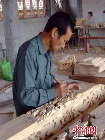 �����е���ά˫ ����ͼ ��