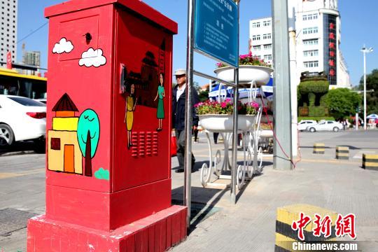 ͼΪ�����гǶ���һʮ��·�ڵĲʻ�����䡣�������� ��