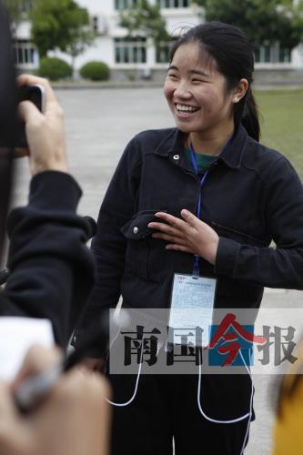 16�����磬һ��ͨ���¹��Ŀ�����Ե�ΤŮʿ���Ĳ��ѡ� ���� ��Ҫ�� ��