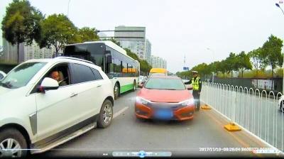 ��˾������ͣ����·�м�˯���� ͨѶԱ����ΰ ��