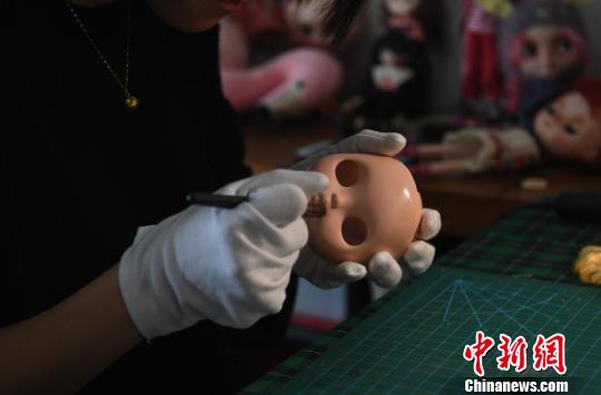 ͼΪ��˼���ڹ������������޸�ױ�����Ᾰ����