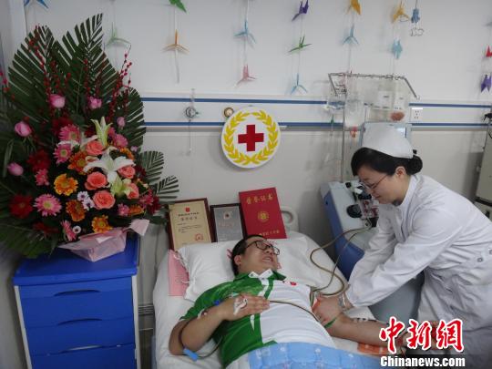 1��18�գ�����ɽ�����н��ݵ�����С�������̫ԭһ��ҽԺ��������Ѫ��ϸ���ɼ����ס������ ��