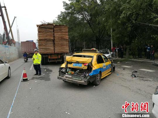 ͼΪһ�����⳵��ײ�� �¼��� ��