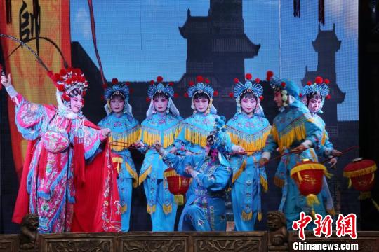 �մ崺����̨�ϵ�һĻ �½��� ��