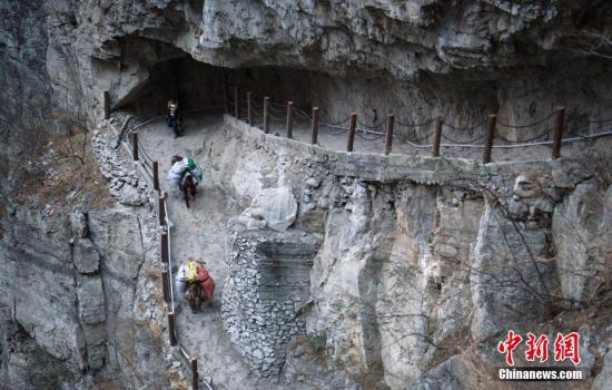 ͼΪ2��5�գ���Z���������������ͻ���ɽ�Ĺ�·��������ҿ� ��