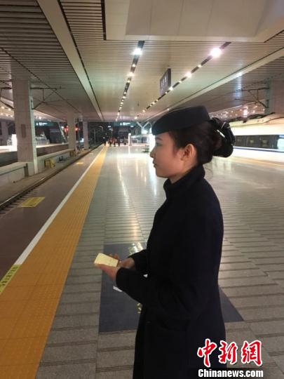 ͼΪ��ɳ��վ�ͳ�������Ա�ڵȺ��г���վ �򷼱� ��