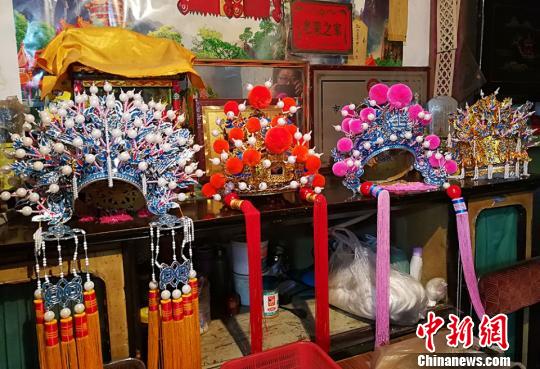 ɽ��������Ϸ���ͷ��������˴��а��깤������