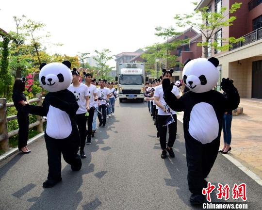 ��ӭ�׶ӡ����͹�����ݡ�����־�� ��