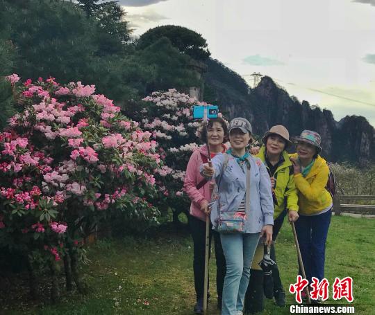 ��ɽ�ž�ʢ���������ο͹������ա��������� ��