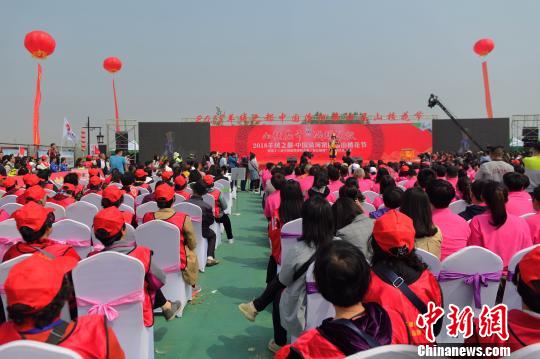 �ӱ������Ķɽ髻����������˷��͡����¡�Ʒ�硱