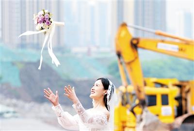 һλ����ѡ��Ҹ������ݸ���һλ��