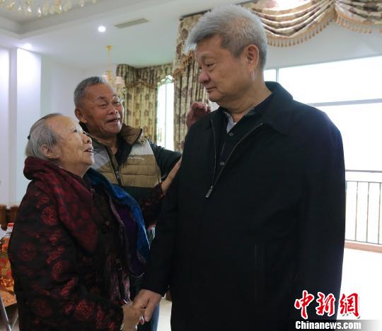 ͼΪȫ������ӵ��ģ�����Ŷ���ο�ʶ�Խ��������ս��ʿ�ž�ǿ�ĸ�ĸ ��ΰ�� ��