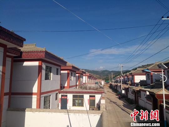 Ϊȷ����Ǩ���ڡ���ó����ȵ�ס����������ˮ����ˮ�ؼִ���ͨ����ơ�����ʽ��������լ����������ɽ����ľɴ塰�ߡ�����ɽ��������뻮һ���´塣(����ͼ) ���� ��