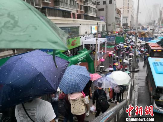 �����ؽ�ˮƵ�κ�ǿ����ˢ�¸���һ�ֽ�ˮ����Ϯ