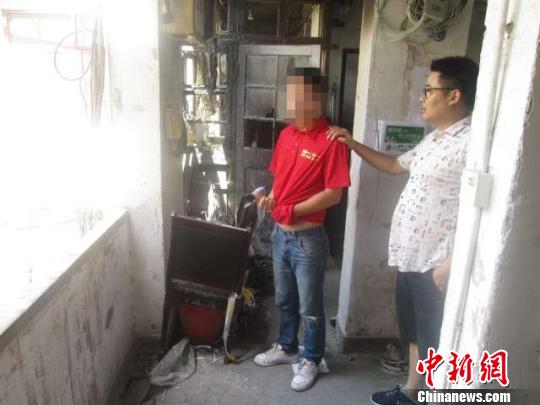 嫌疑人指认现场。 上城警方 供图 摄