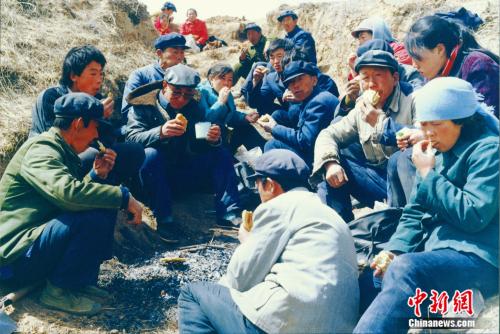 ��������������һͰˮ������������ͷ��ɽ������һֱ�ɵ�̫����ɽ��������ί�������ṩ