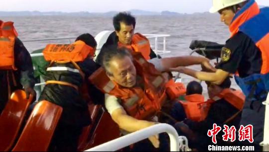 �����ڻ����ϵĴ�Ա��� ���ݺ��¾ֹ�ͼ