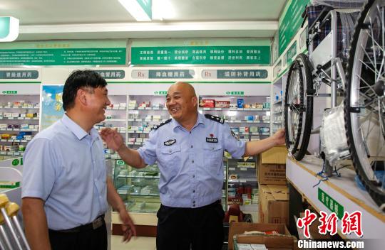 �ؽ��߱鵱�ش�Сҽ����е�̵꣬������һ�ҵ��̣��ҵ��˻�����Ҫ������ �ս��� ��