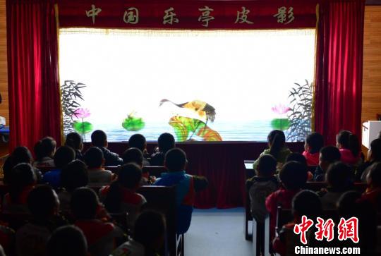 �ӱ�������Ц��ӭ���Ž�У԰