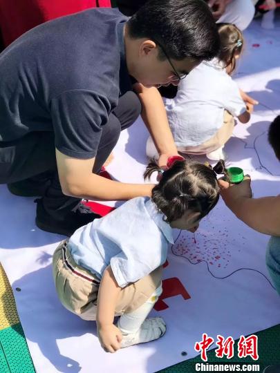 ͼΪ��֣�������Ů�����龰��̨�ݹ�����ͼ