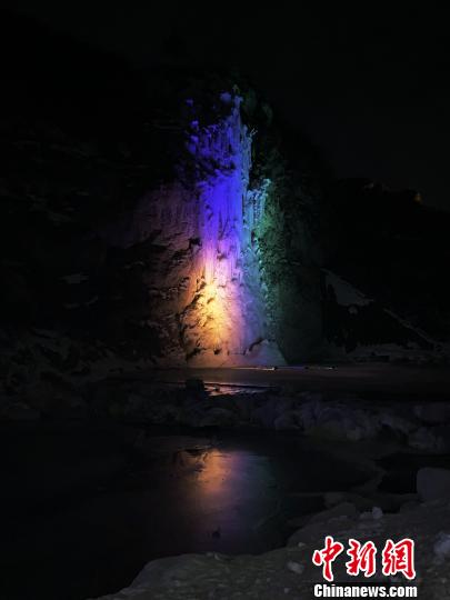 ͼΪ4��ƽ�����õƹ��׺���߲ʱ��پ���һ�ǡ������ ��