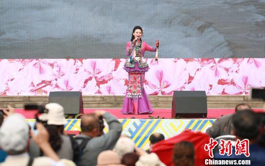 2019中国•柳州“鱼峰歌圩”全国山歌邀请赛现场。 朱柳融 摄