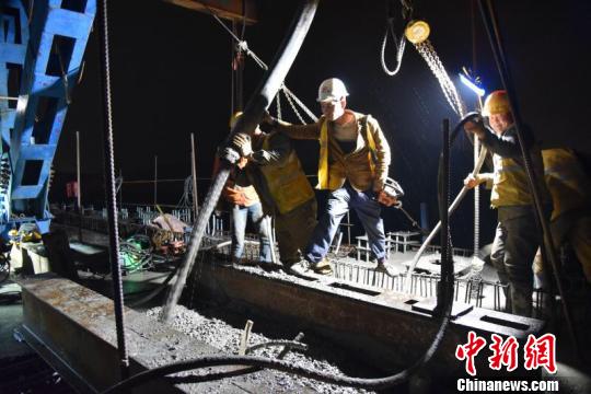 ͼΪ�����ֳ��� ��ΰ ��