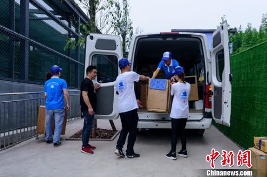 ������Ա���ڽ�װ�����q�����Ӱ��³��������� ��