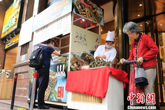 ���Ͼ���·�������˹���ǰ��һ�߿��ֳ������ӣ�һ�߻��ܹ���������ζ�����ӡ��������� ��