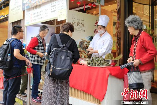 ���Ͼ���·�������˹���ǰ��һ�߿��ֳ������ӣ�һ�߻��ܹ���������ζ�����ӡ��������� ��