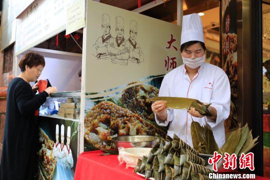 ���Ͼ���·�������˹���ǰ��һ�߿��ֳ������ӣ�һ�߻��ܹ���������ζ�����ӡ��������� ��