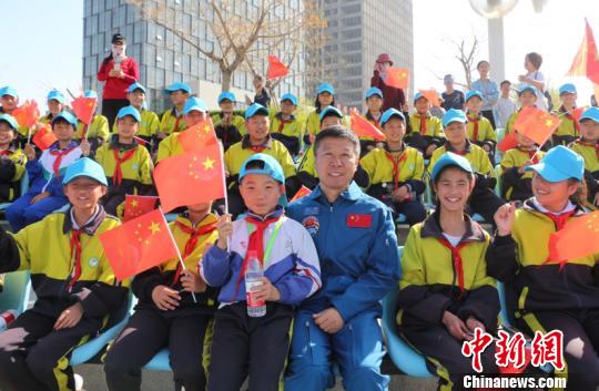 �й�����Ա������600��������ʦ�����κ���