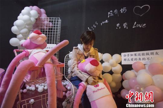 һ���ι��߰�����ż��˼ ��Ʒ ��