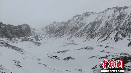 �߷��ٱ��ڸߺ�������Ѳ�߻�����(��Ƶ��ͼ) ʢ�� ��