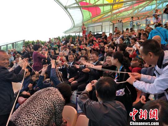 ɽ�����ձ��ݡ�̫ԭ��ġ�ɽ������ݳ��ȷ��Ż������࣬��Ϊ�ֳ��������ϡ�������չʾɽ���Ļ����������� ��